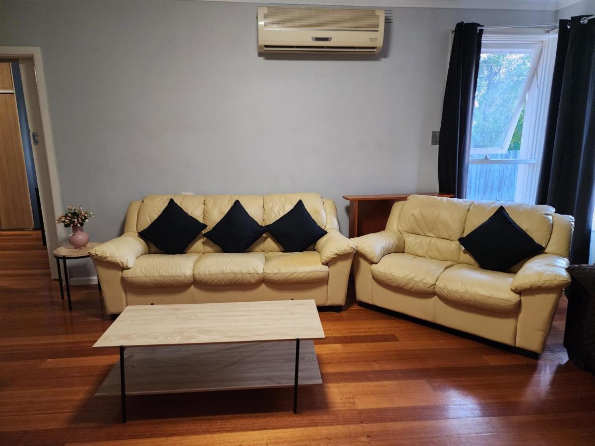 Homestay Near Dandenong Plaza Extérieur photo